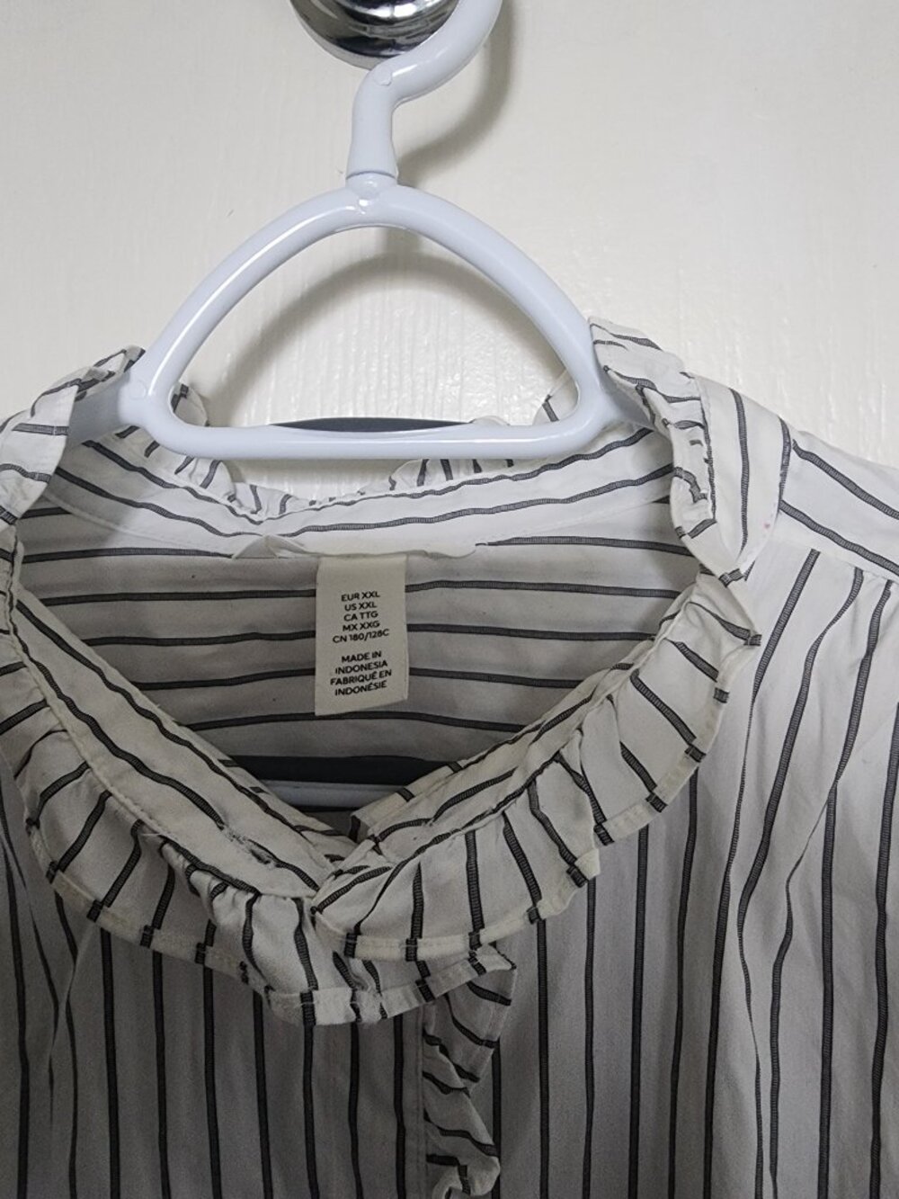 H&M Ruffle Trimmed Blouse - Picture 4 of 8